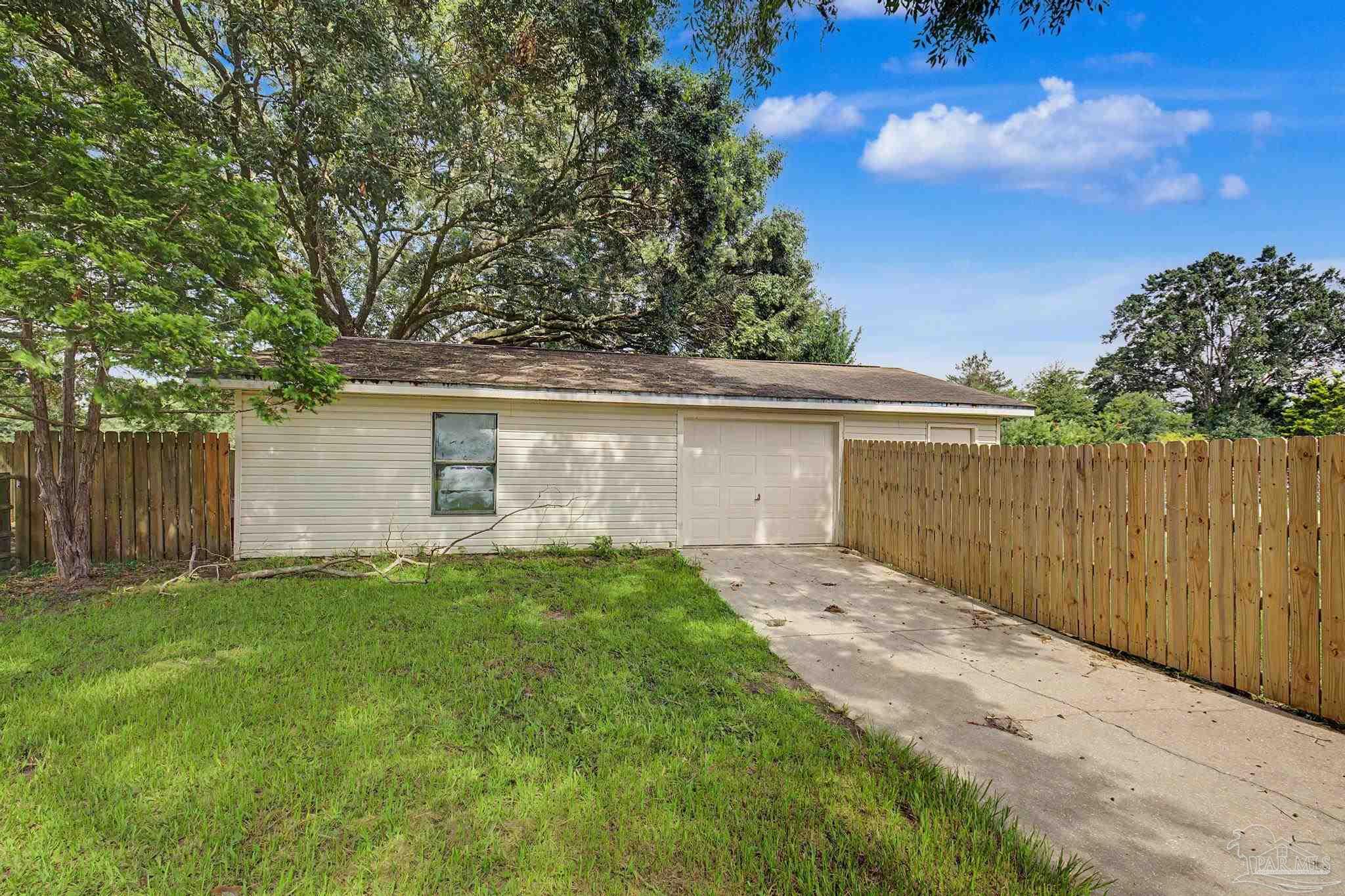 2340 Tobie Dean Road Cantonment, FL 32533 - Photo 8 of 51