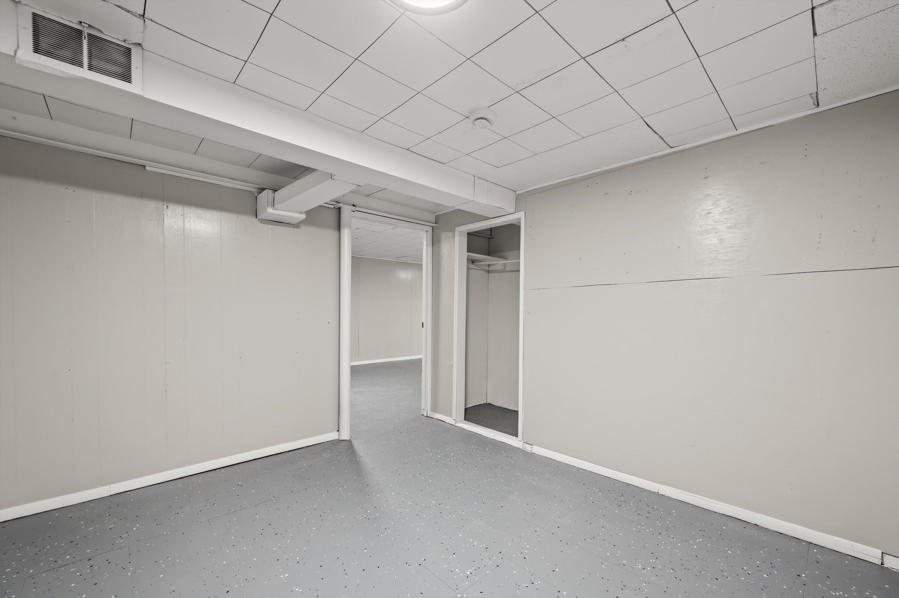 5863 North 62nd Street Milwaukee, WI 53218 - Photo 13 of 20 17-DSC7584