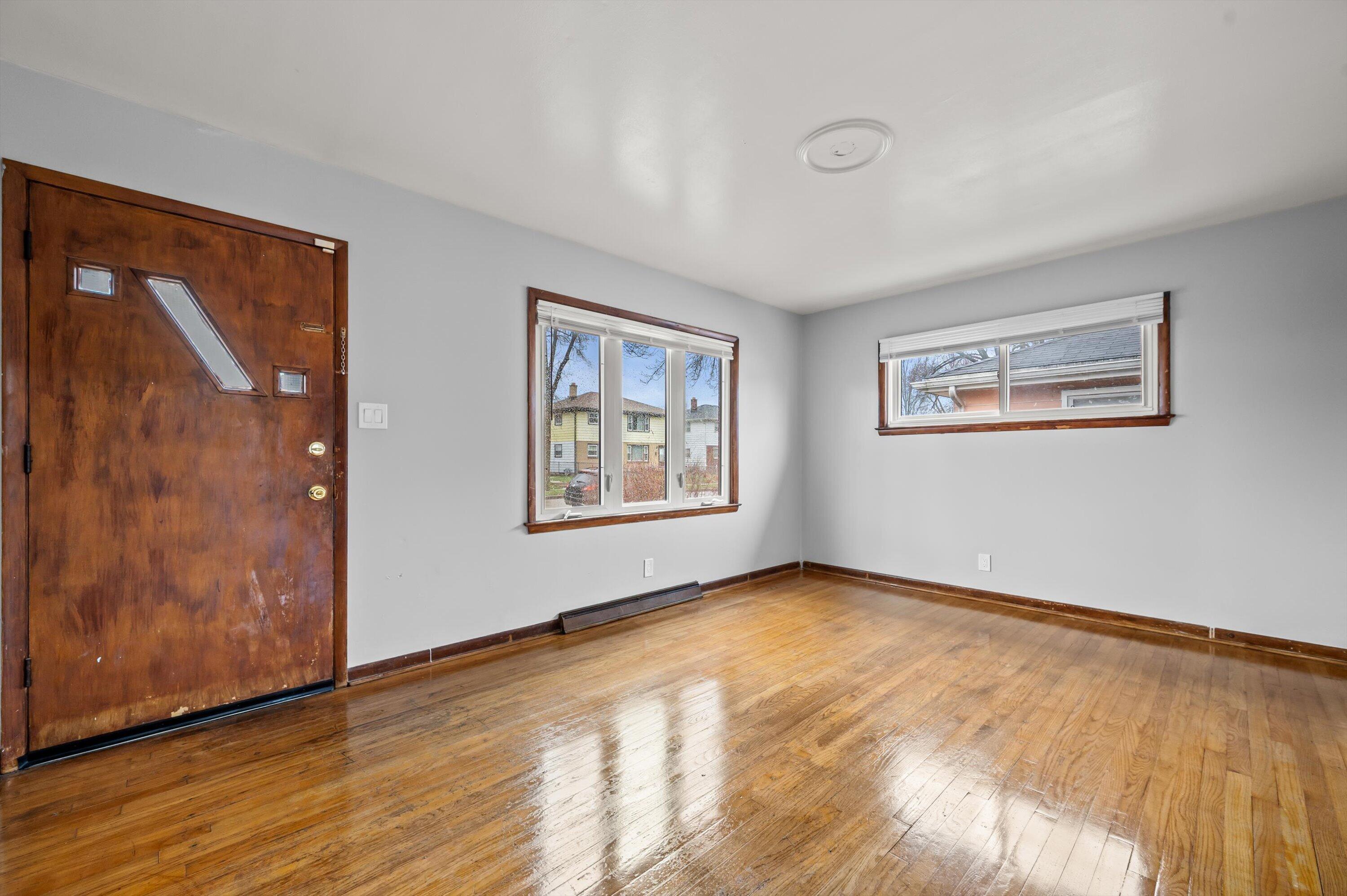 5863 North 62nd Street Milwaukee, WI 53218 - Photo 2 of 20 04-DSC7523