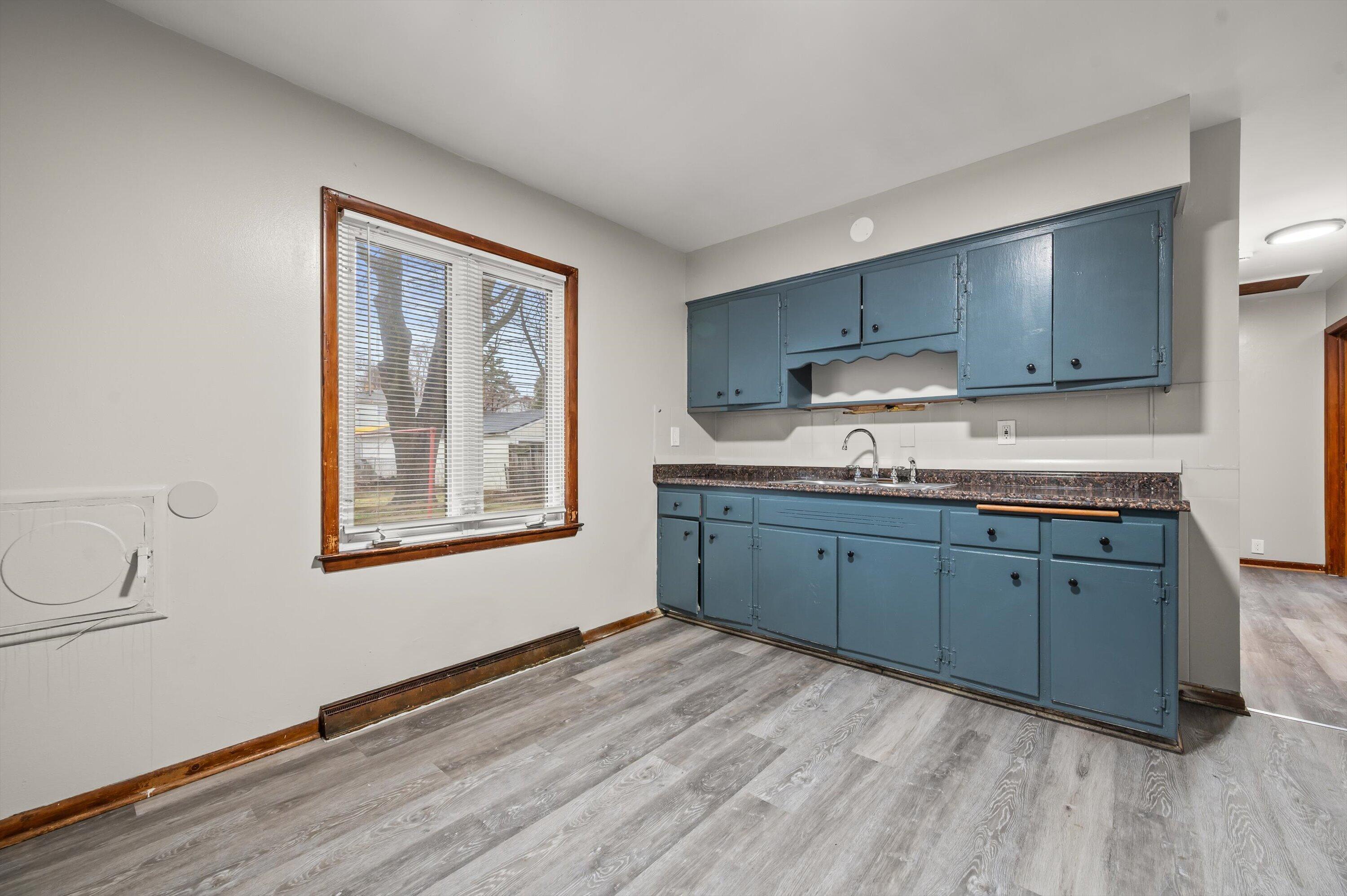 5863 North 62nd Street Milwaukee, WI 53218 - Photo 5 of 20 06-DSC7532