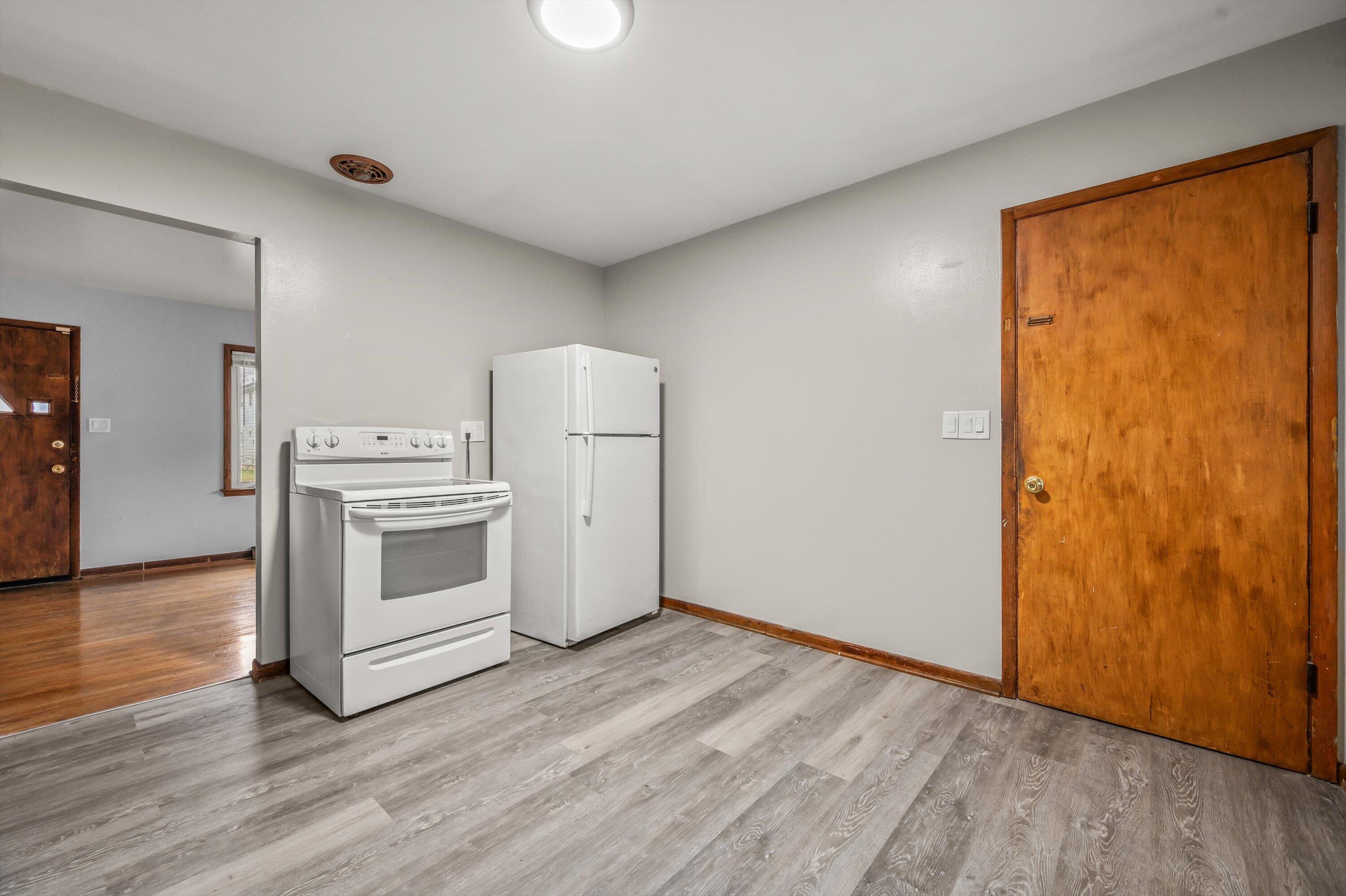 5863 North 62nd Street Milwaukee, WI 53218 - Photo 6 of 20 07-DSC7536