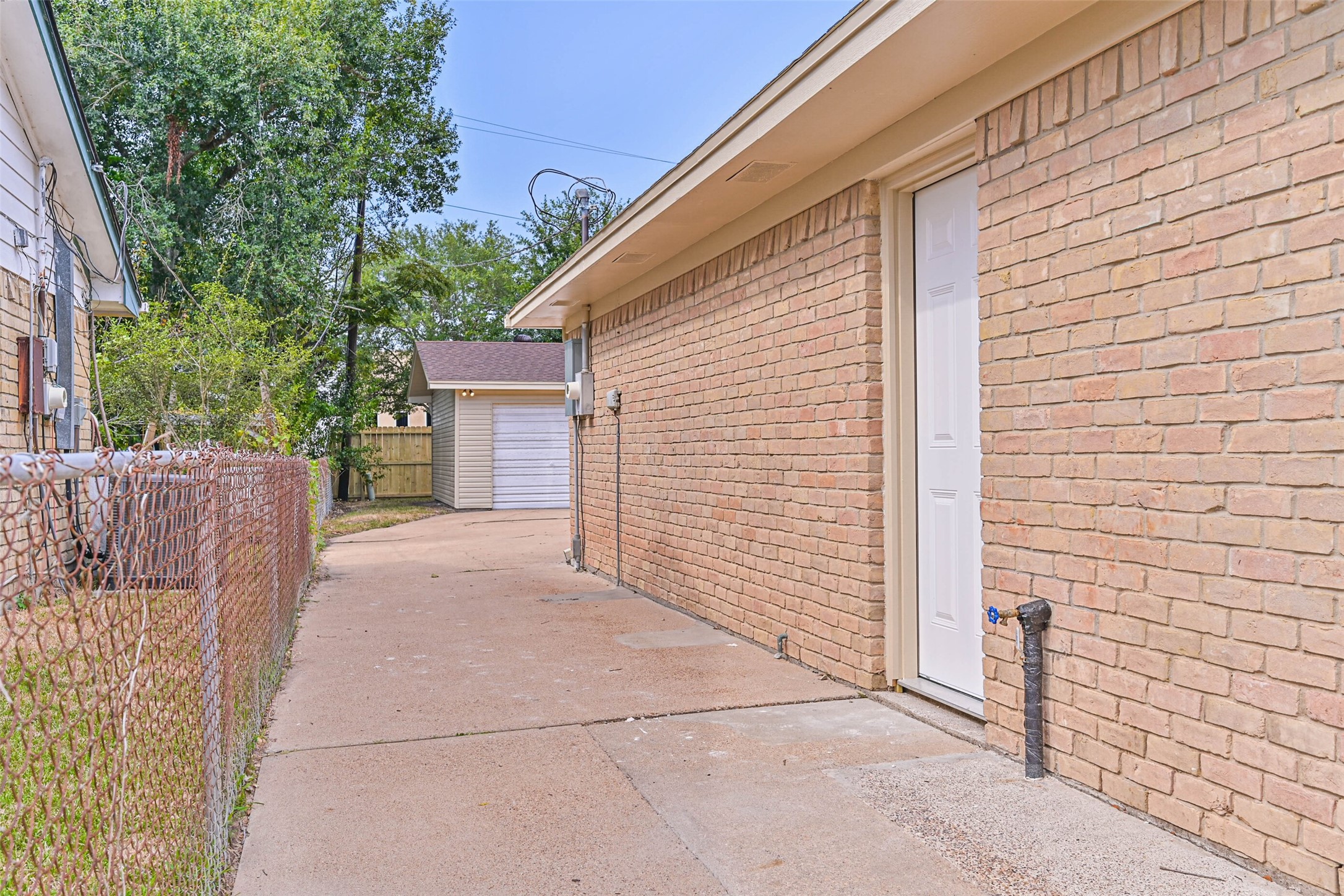 117 Dallas Street Angleton, TX 77515 - Photo 3 of 39 Gallery Image 3