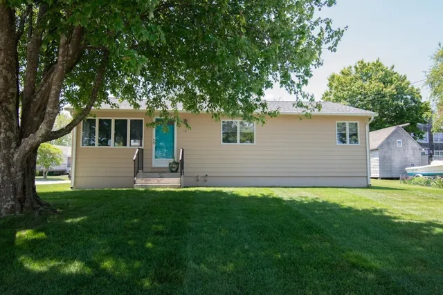 $2,700 | 15 Treasure Road, Narragansett, RI 02882