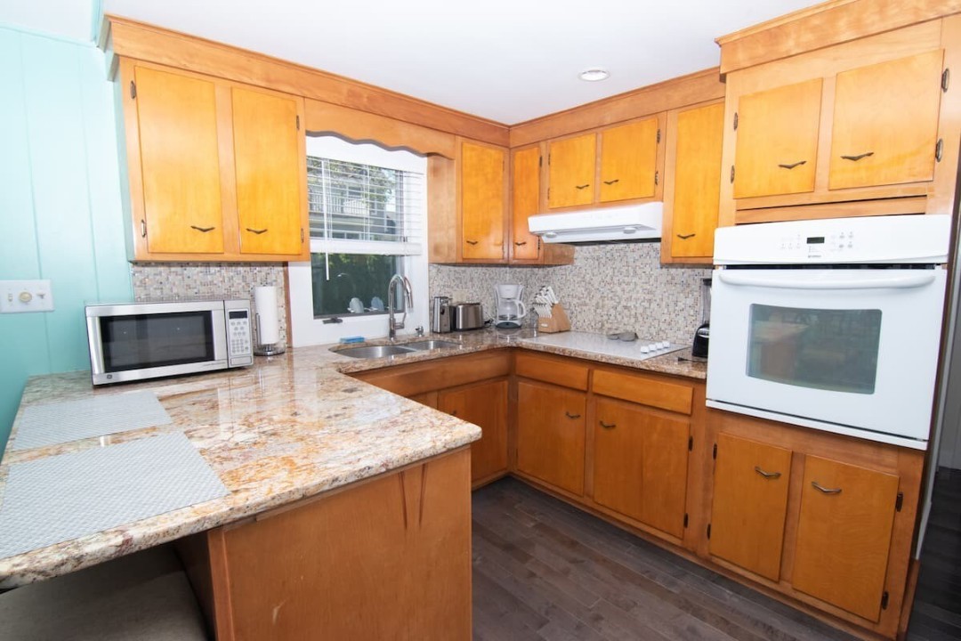 15 Treasure Road Narragansett, RI 02882 - Photo 3 of 10