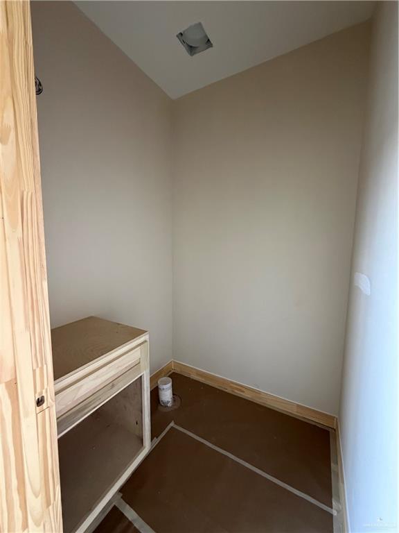 6107 West Street Edcouch, TX 78538 - Photo 27 of 27 a utility room with dryer and washer
