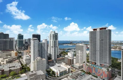 $2,700 | 151 Southeast 1st Street, Unit 1706, Miami, FL 33131