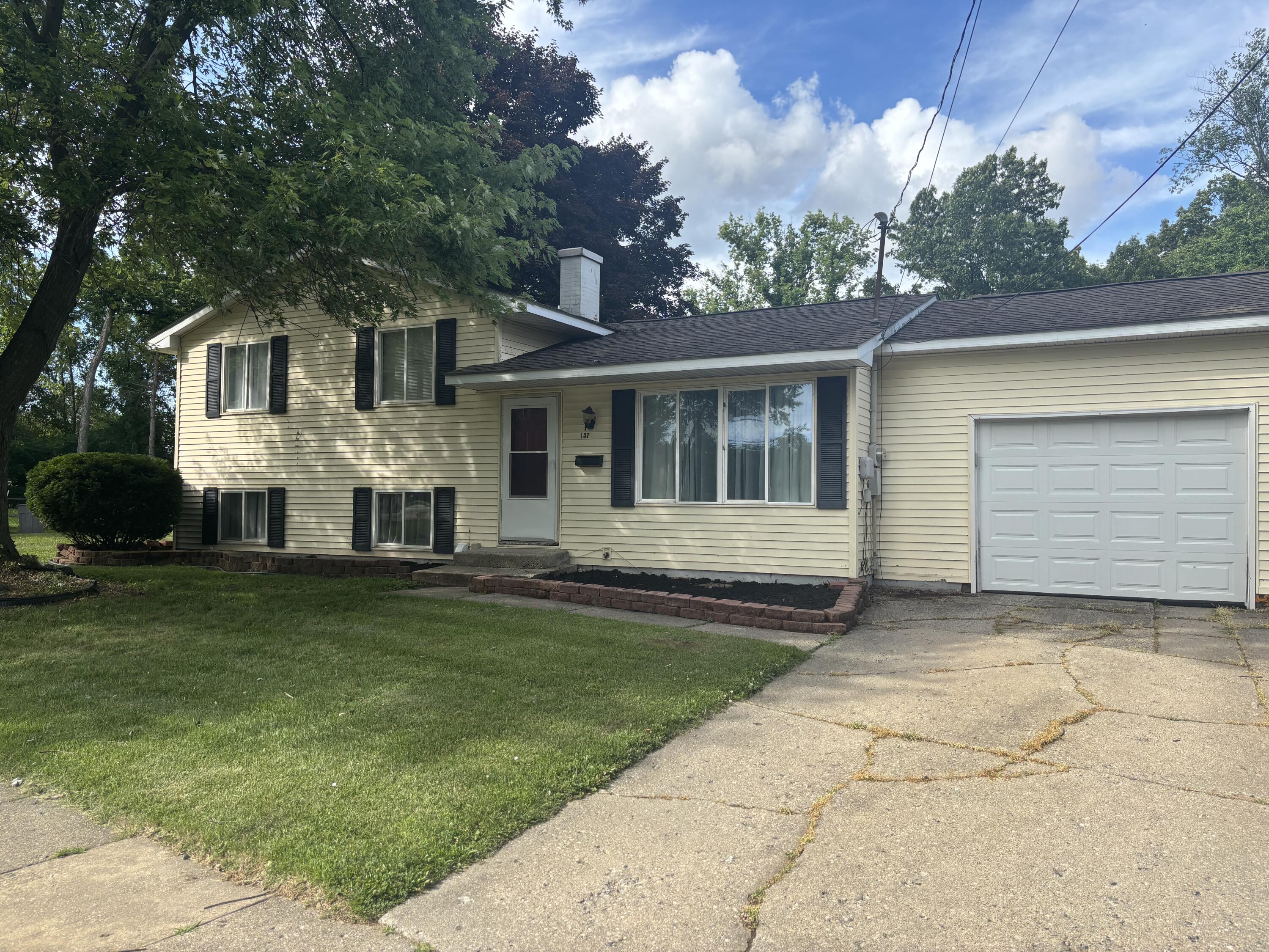 137 Apperson Road Battle Creek, MI 49015 - Photo 7 of 31 IMG_5145