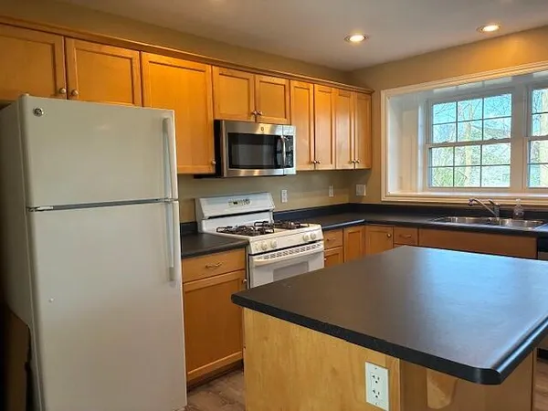 $2,525 | 2166 Pennsylvania Avenue, Unit 35, Ann Arbor, MI 48103