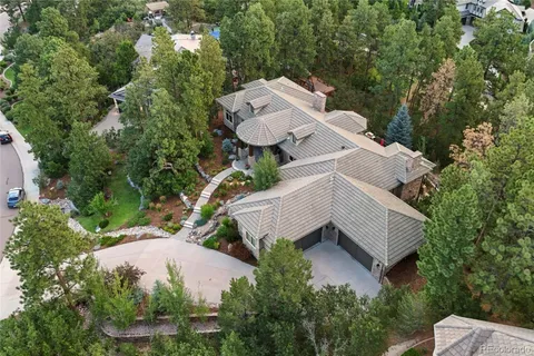an aerial view of multiple house