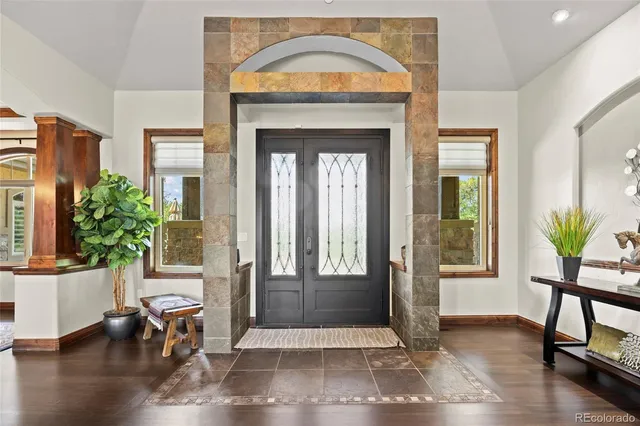 a view of livingroom with hardwood floor and bench