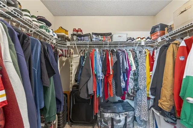 $155,000 | 2433 Northeast 68th Street, Gladstone, MO 64118