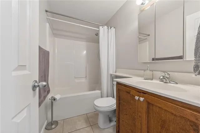 $155,000 | 2433 Northeast 68th Street, Gladstone, MO 64118