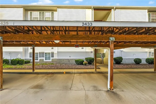 $155,000 | 2433 Northeast 68th Street, Gladstone, MO 64118