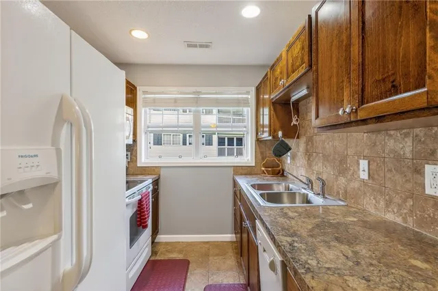 $155,000 | 2433 Northeast 68th Street, Gladstone, MO 64118