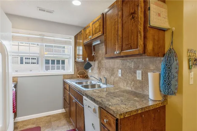 $155,000 | 2433 Northeast 68th Street, Gladstone, MO 64118