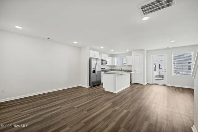 $2,200 | 24 West Farley Drive, Hampstead, NC 28443