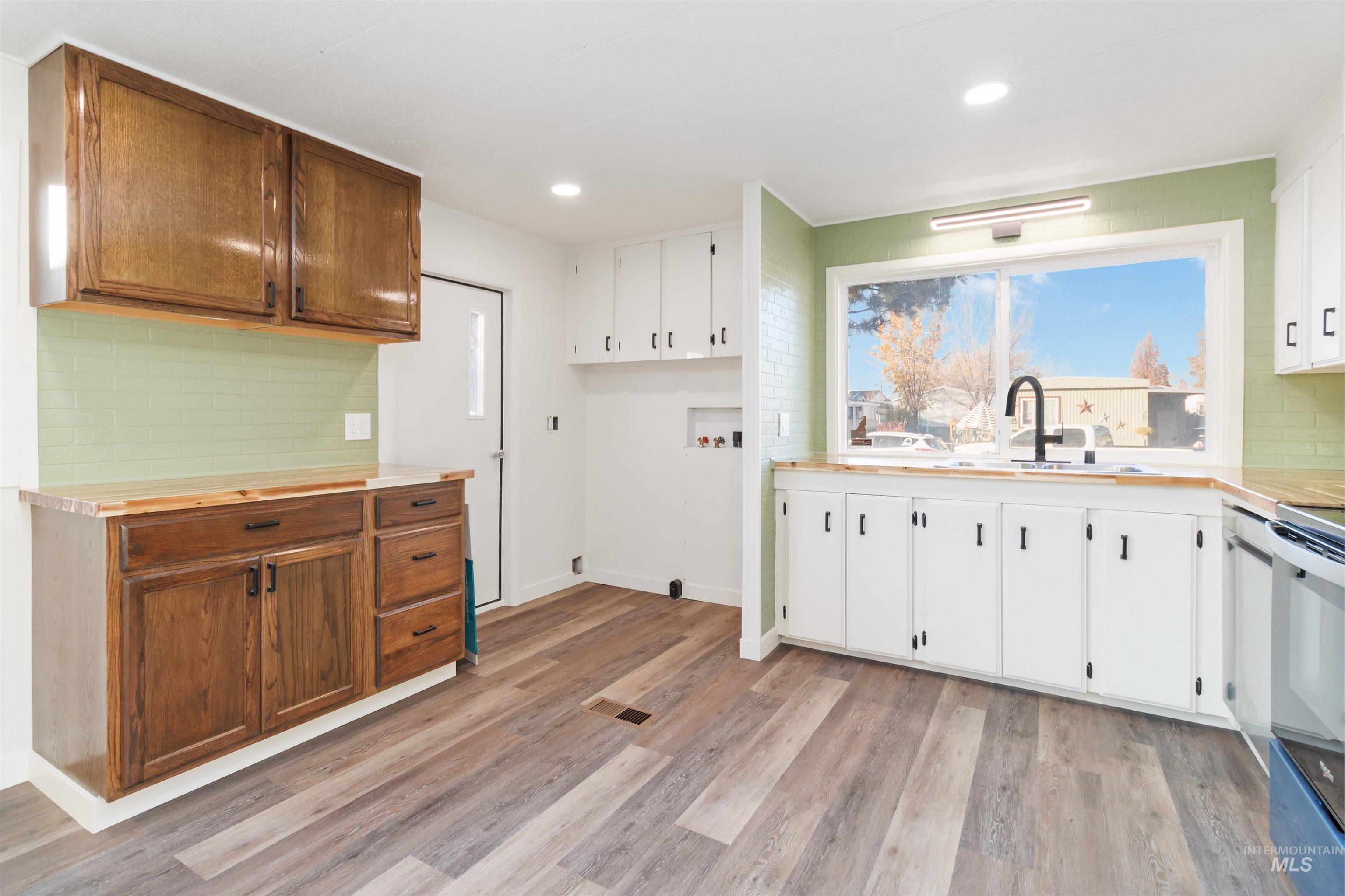 618 Empress Street Boise, ID 83713 - Photo 1 of 27 Kitchen with tasteful backsplash, white cabinets, stainless steel range, light wood-type flooring, and recessed lighting
