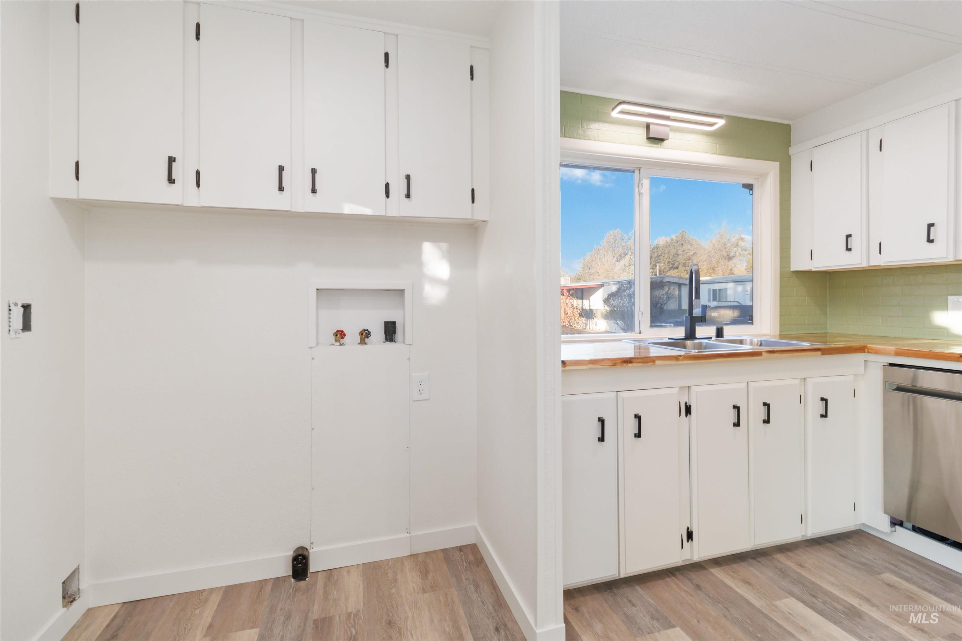 618 Empress Street Boise, ID 83713 - Photo 11 of 27 Washroom with light wood-style flooring and hookup for a washing machine