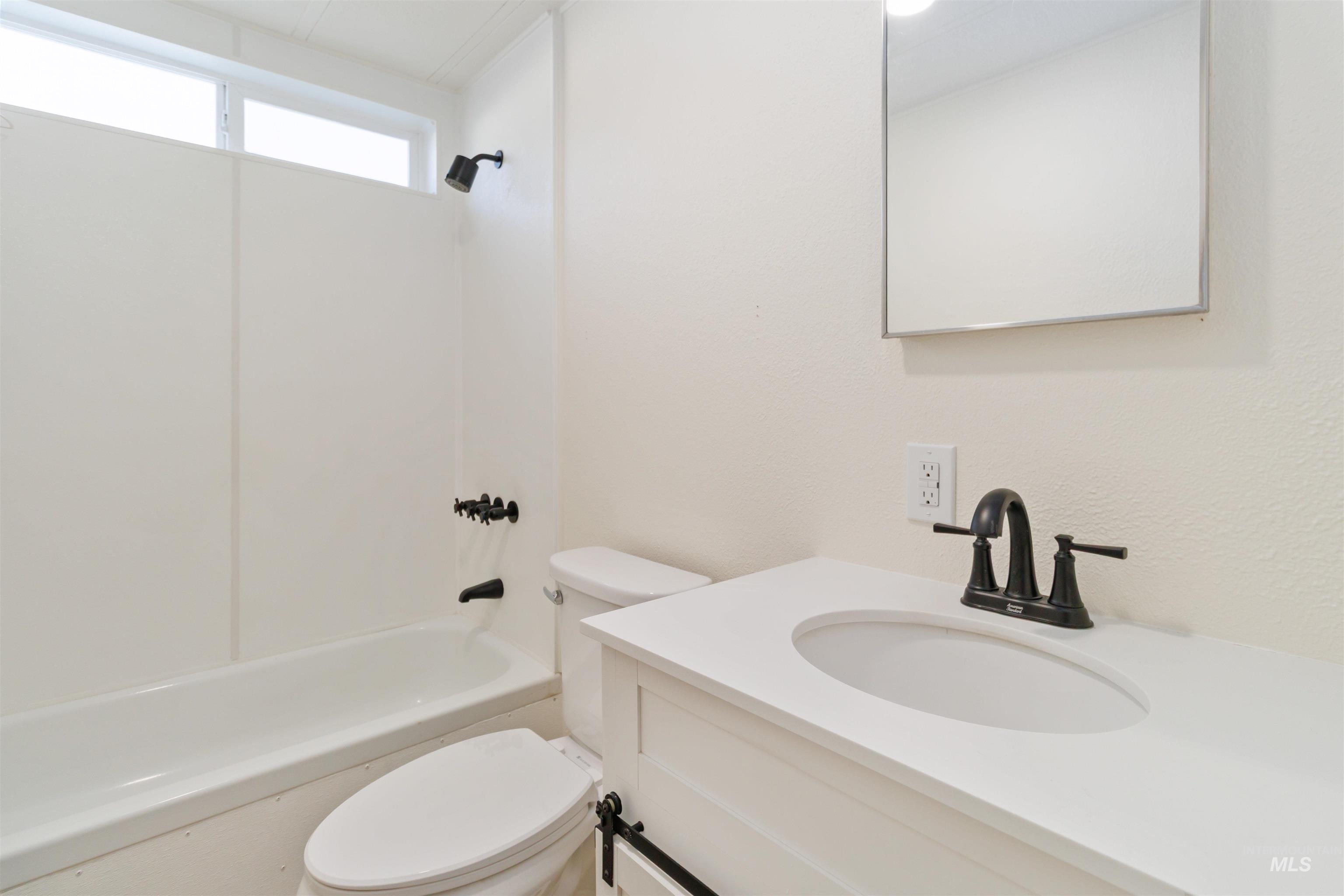 618 Empress Street Boise, ID 83713 - Photo 17 of 27 Full bath featuring vanity and tub / shower combination