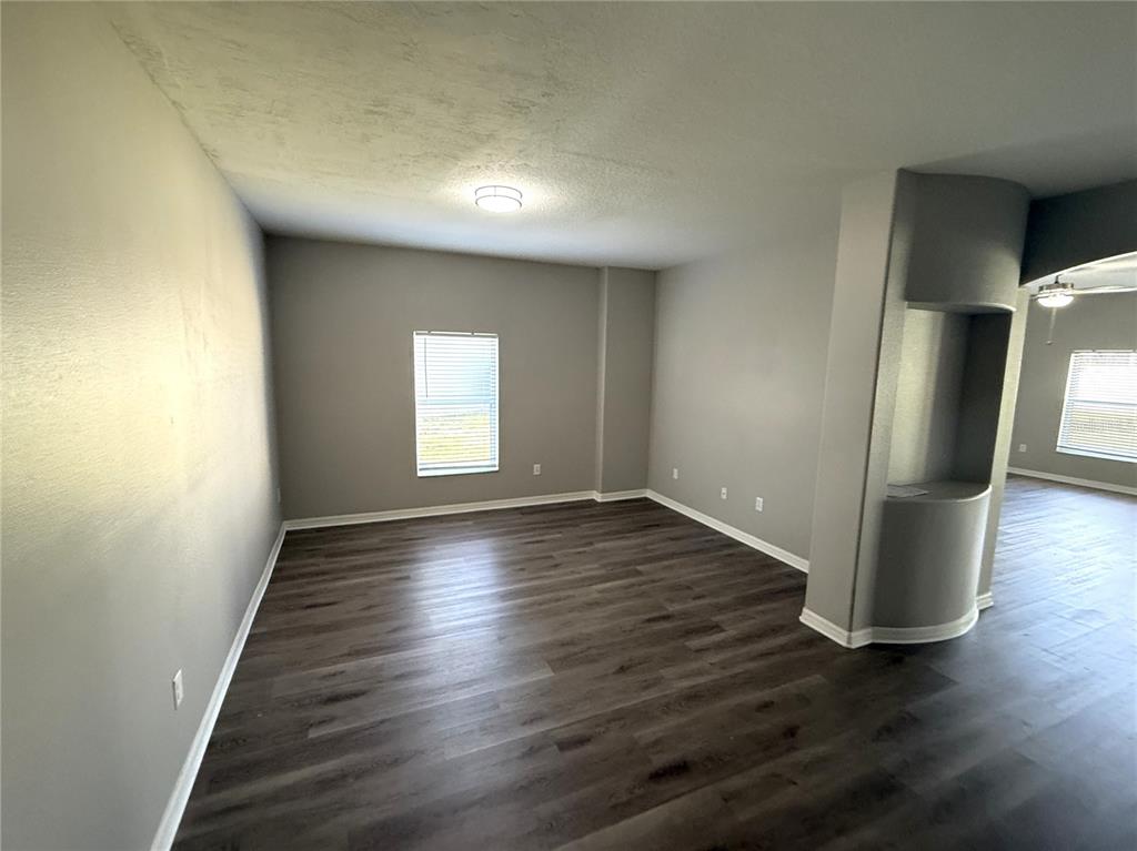 10239 Newminster Loop Ruskin, FL 33573 - Photo 2 of 29 Gallery Image 2
