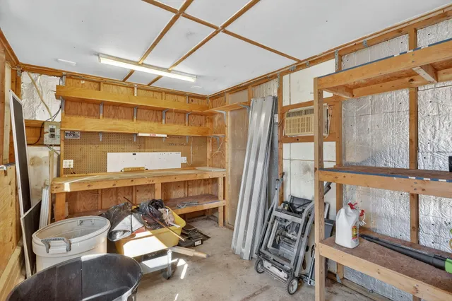 a view of a house with backyard