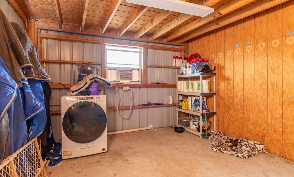 1817 Jones Road Melbourne, FL 32934 - Photo 10 of 38 a utility room with dryer and washer