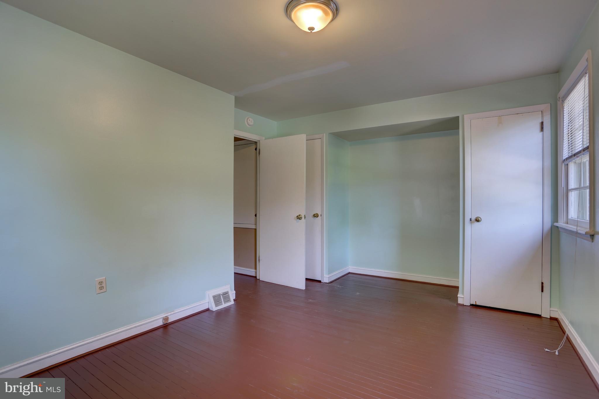 121 Nassau Road Lancaster, PA 17602 - Photo 14 of 25 Master Bedroom 1 w 2 Closets!