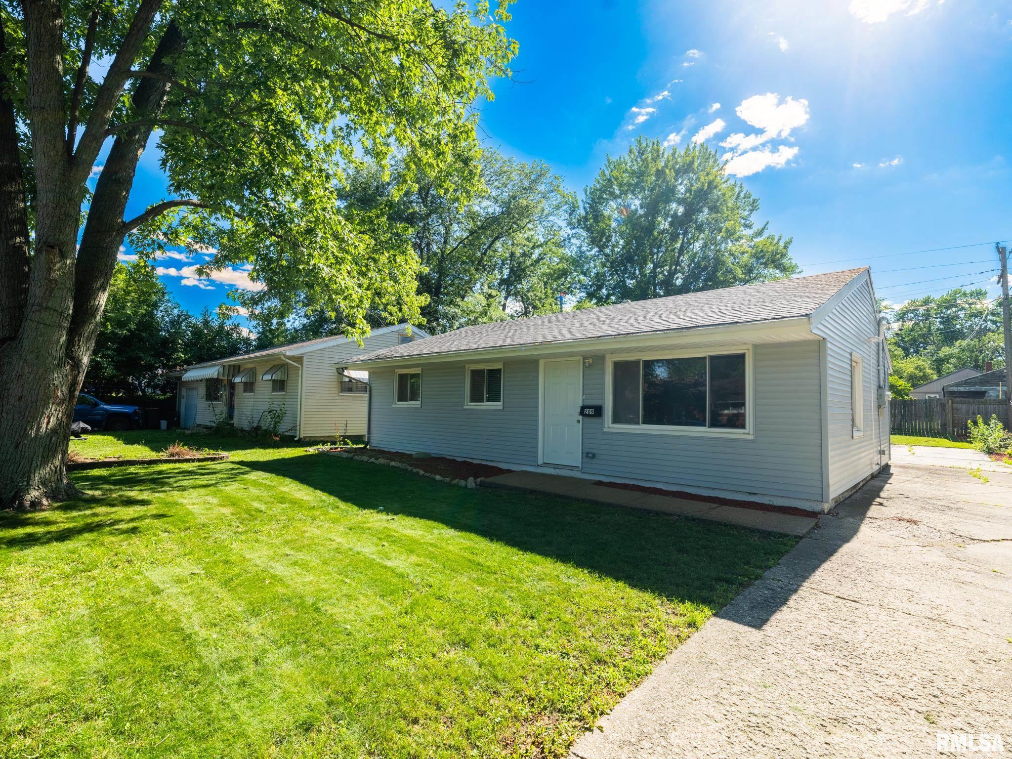 209 Capri Street Pekin, IL 61554 - Photo 2 of 36