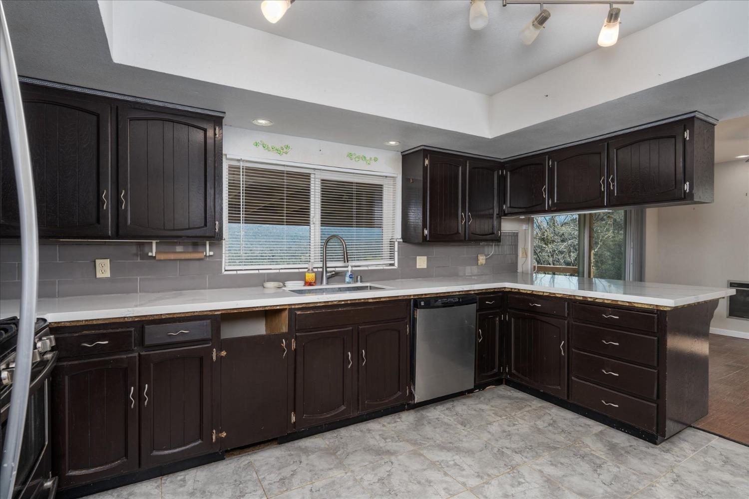 39320 Highway 41 Oakhurst, CA 93644 - Photo 15 of 31