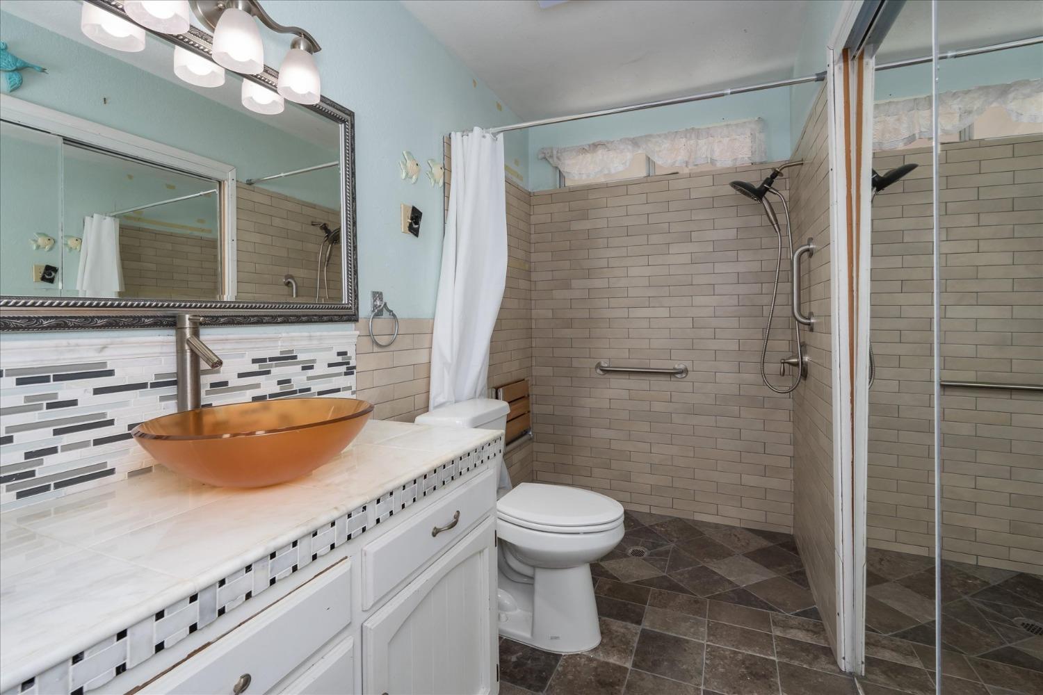 39320 Highway 41 Oakhurst, CA 93644 - Photo 18 of 31