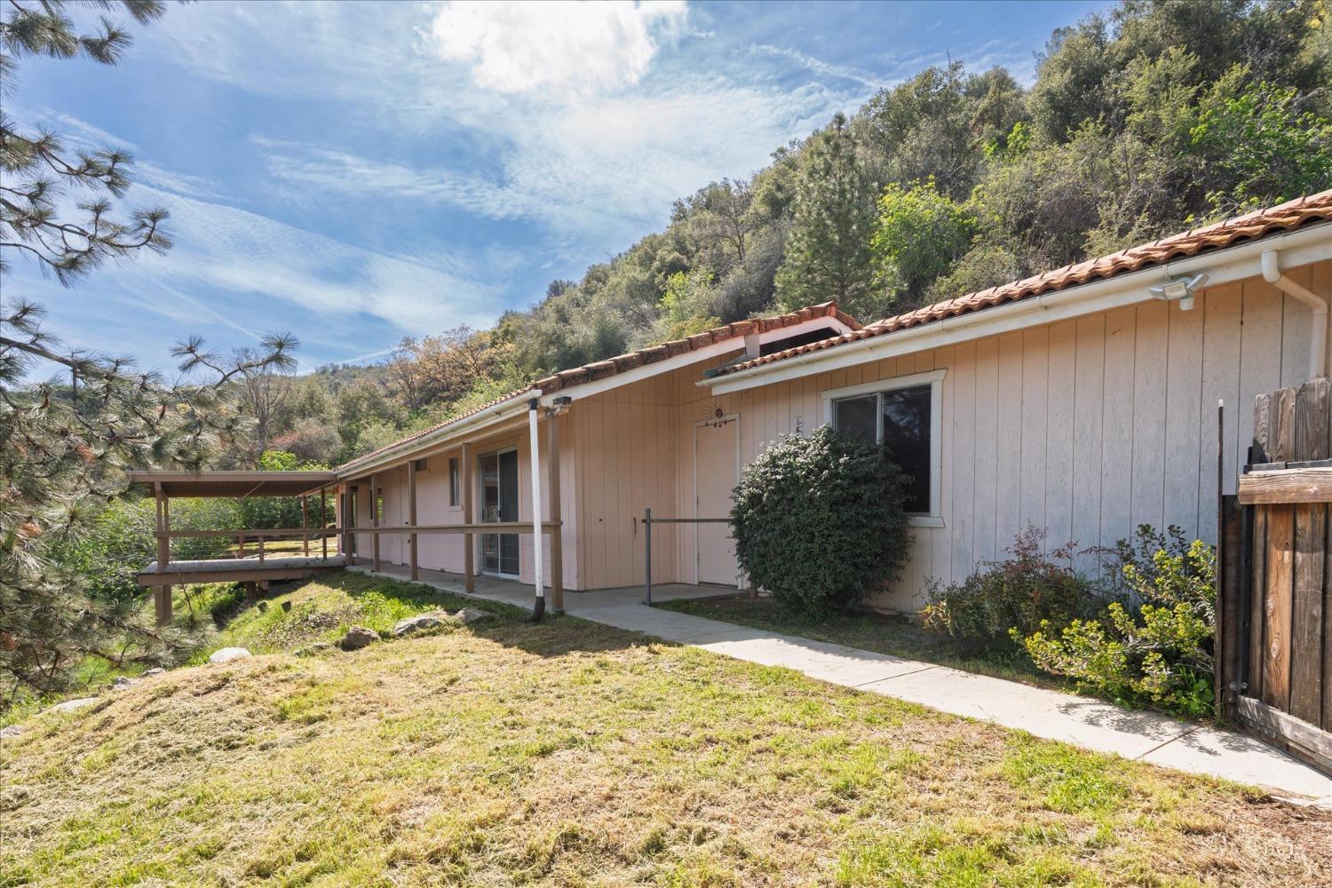 39320 Highway 41 Oakhurst, CA 93644 - Photo 2 of 31