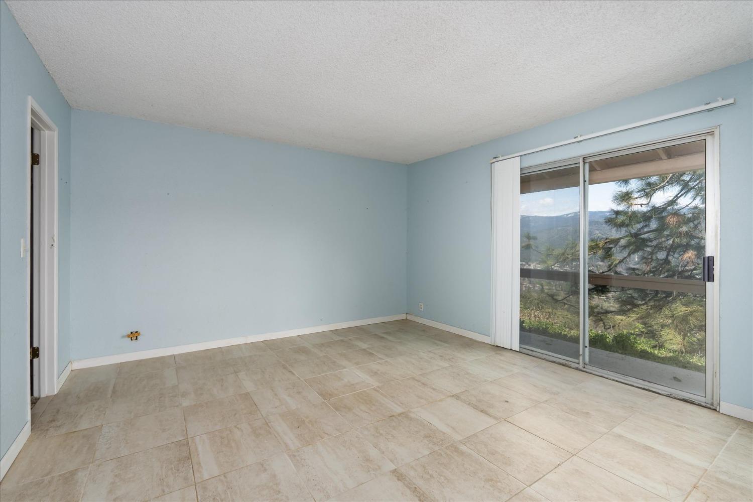 39320 Highway 41 Oakhurst, CA 93644 - Photo 22 of 31