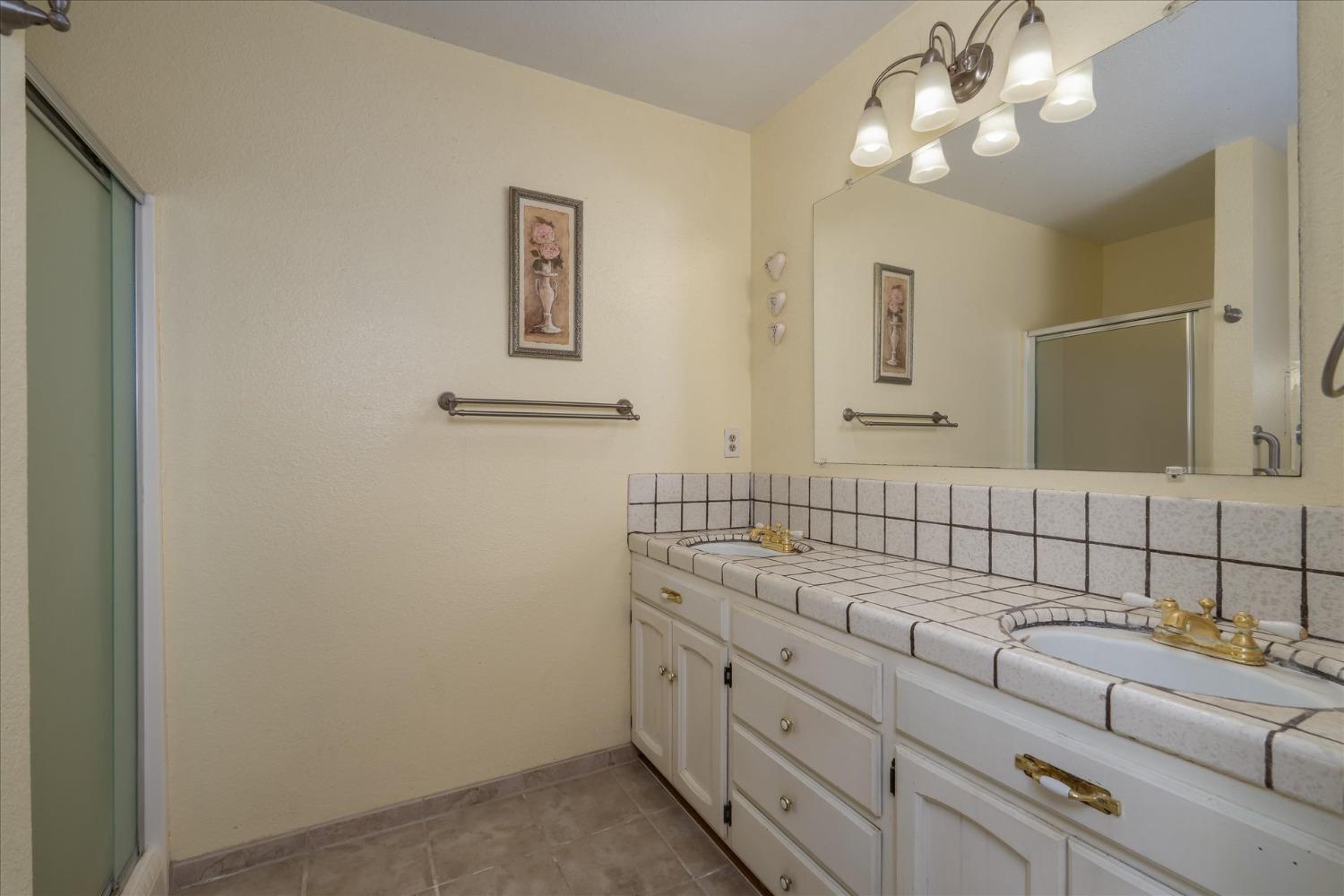 39320 Highway 41 Oakhurst, CA 93644 - Photo 24 of 31