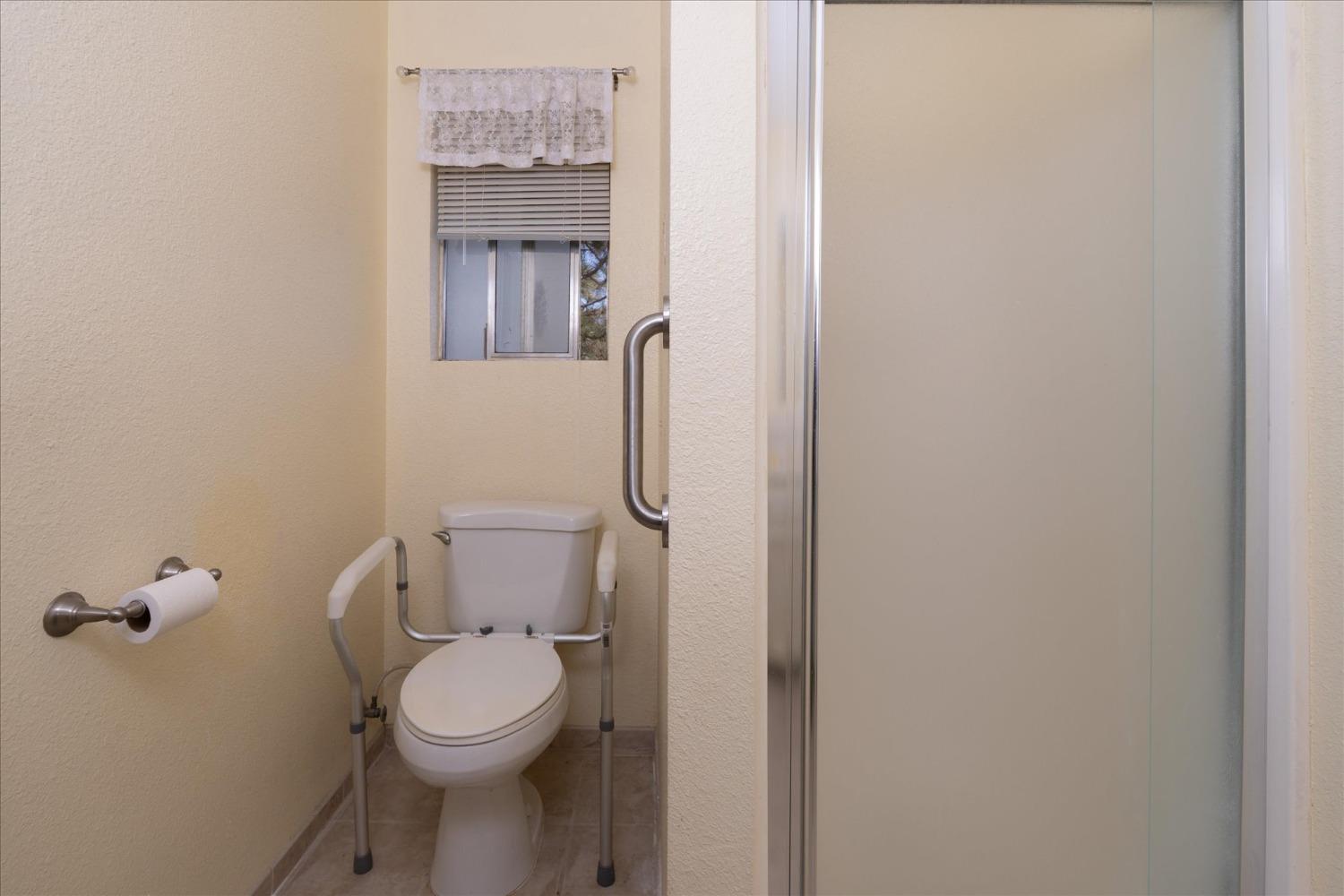 39320 Highway 41 Oakhurst, CA 93644 - Photo 25 of 31