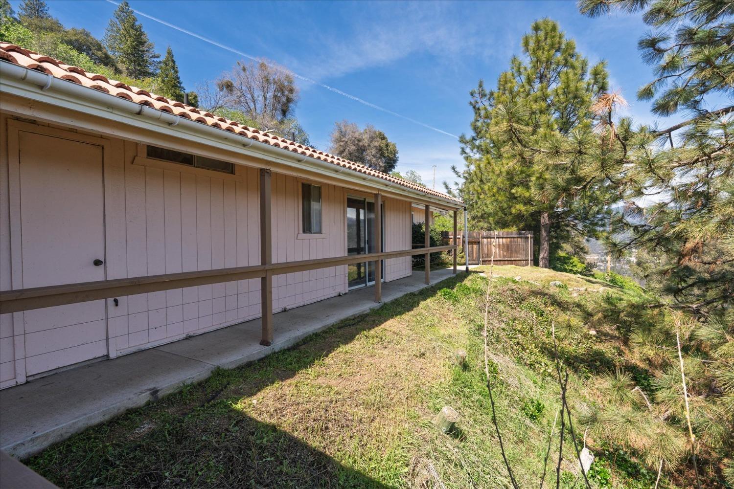 39320 Highway 41 Oakhurst, CA 93644 - Photo 26 of 31