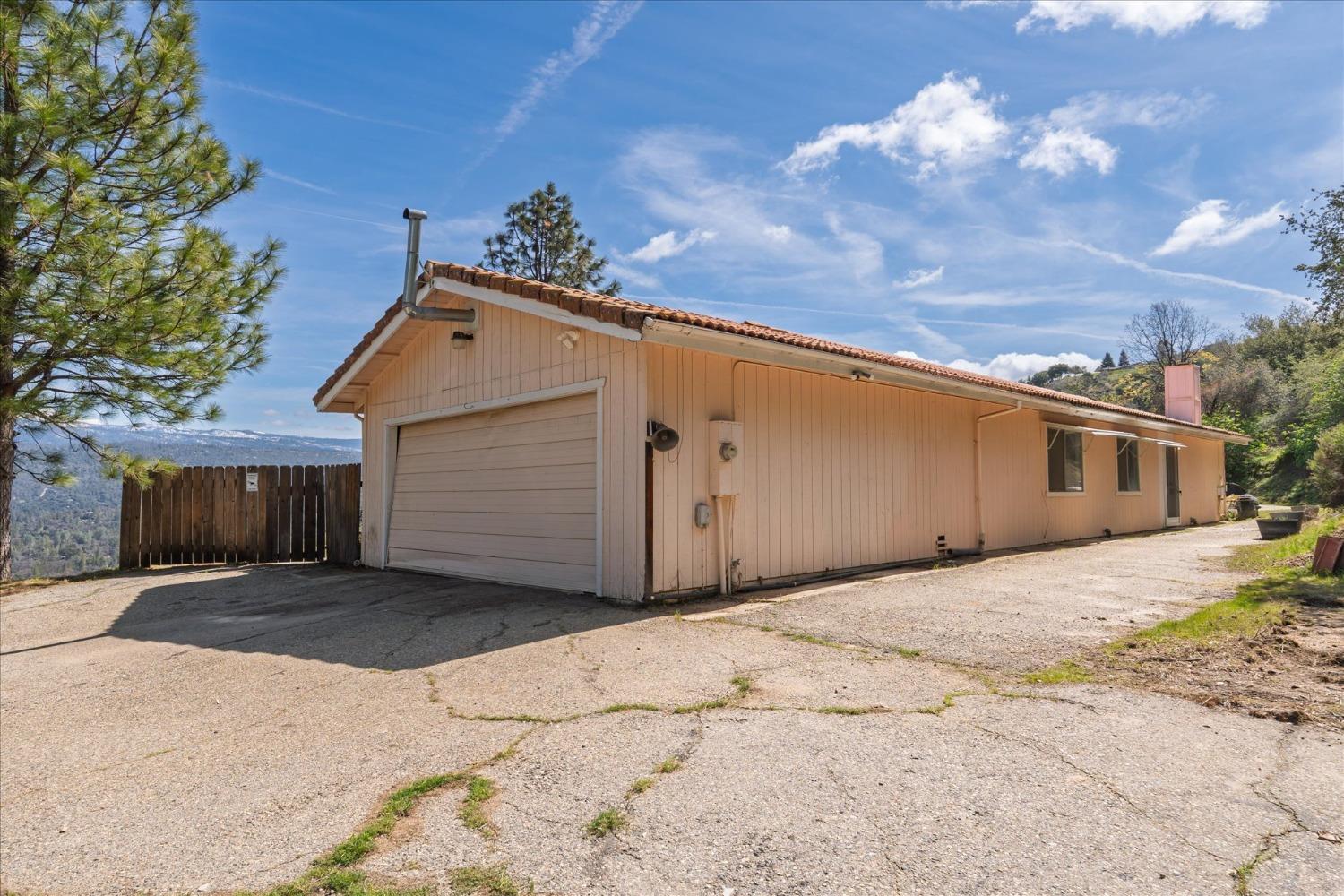 39320 Highway 41 Oakhurst, CA 93644 - Photo 3 of 31