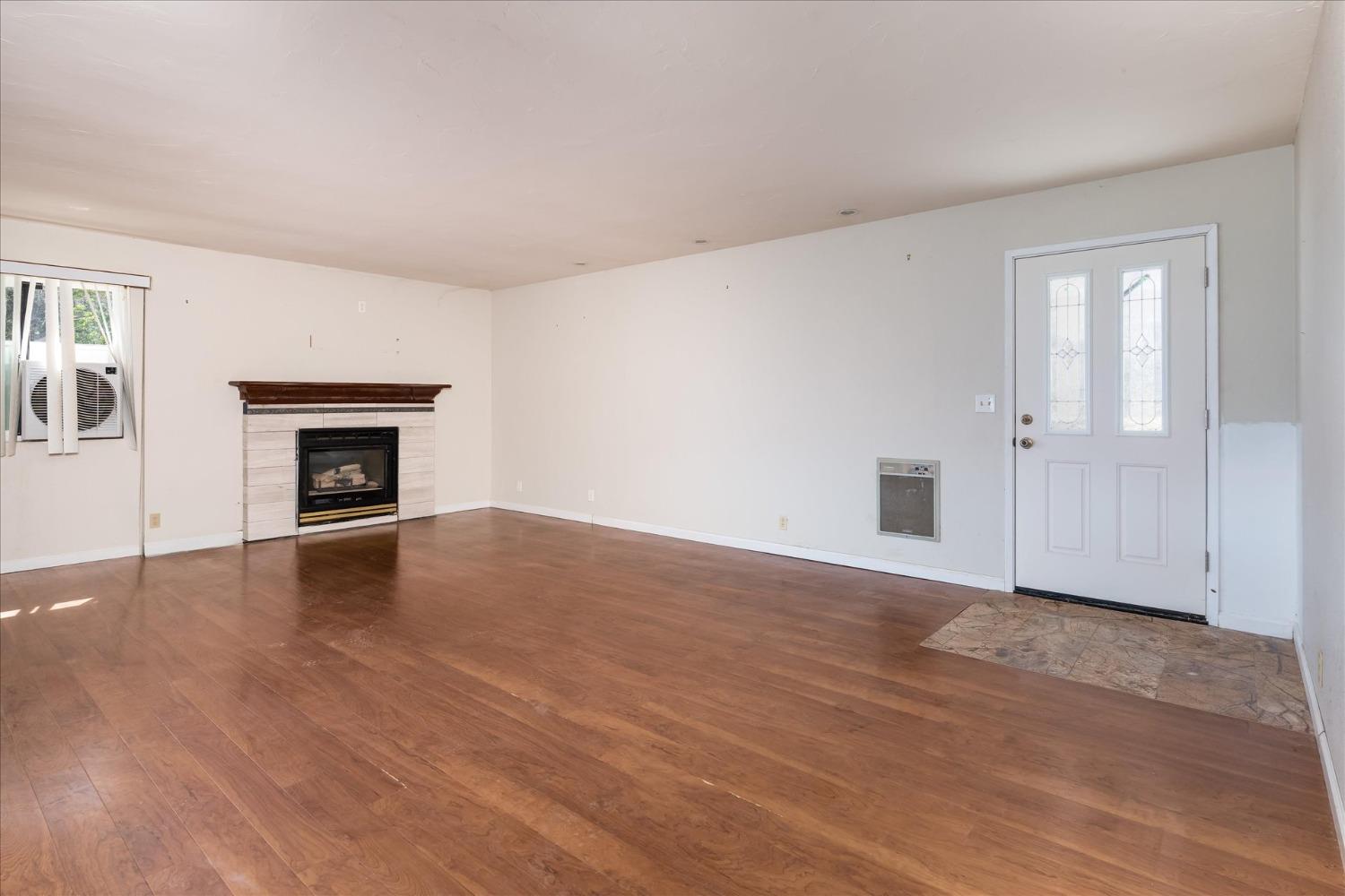 39320 Highway 41 Oakhurst, CA 93644 - Photo 9 of 31