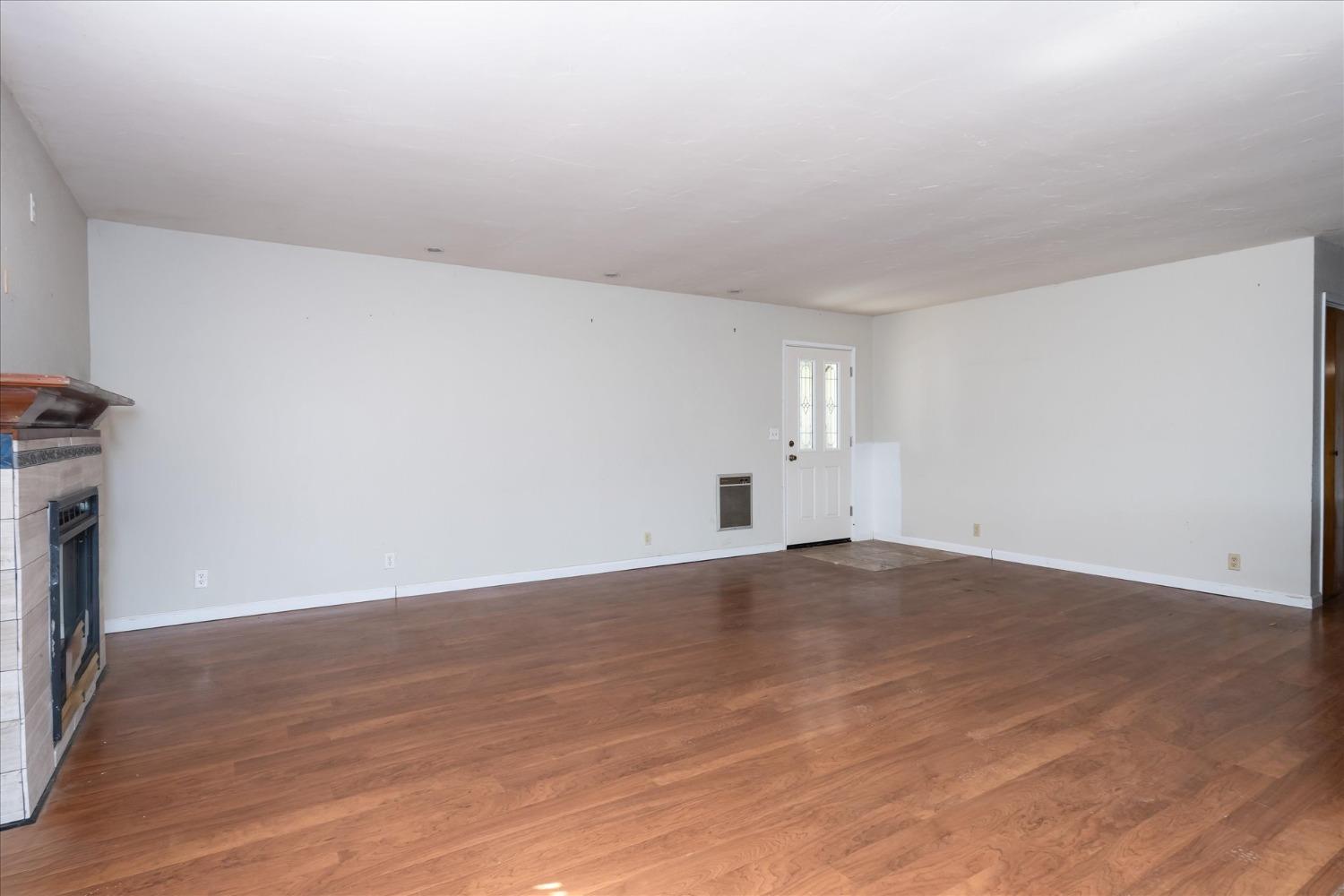 39320 Highway 41 Oakhurst, CA 93644 - Photo 10 of 31