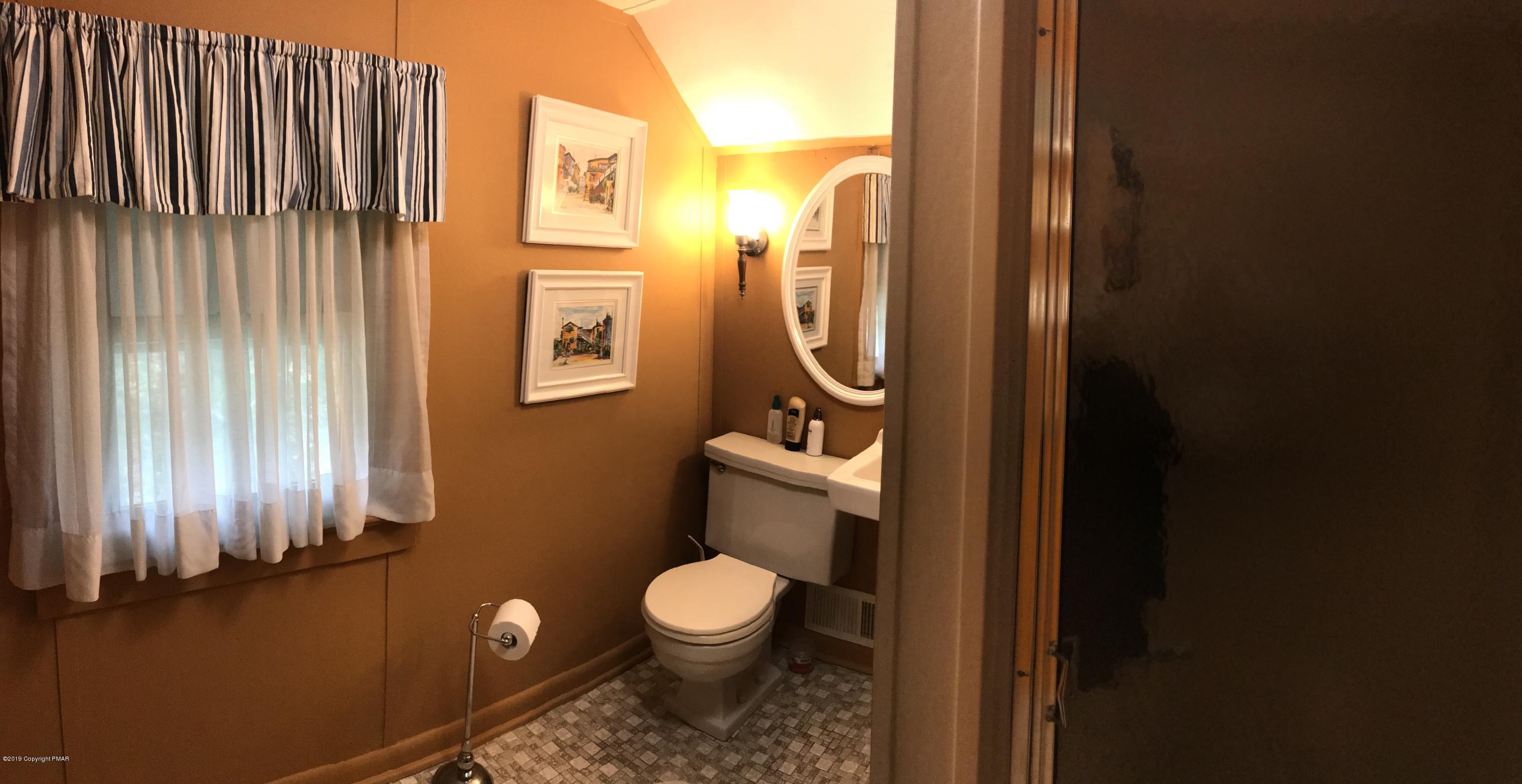 1801 Quentin Road Stroudsburg, PA 18360 - Photo 19 of 40 MASTER BATH VIEW 1