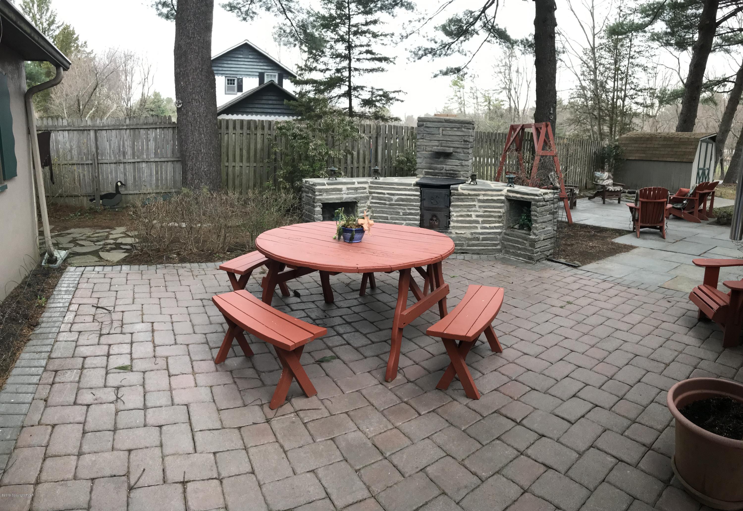 1801 Quentin Road Stroudsburg, PA 18360 - Photo 33 of 40 PATIO DINING AREA