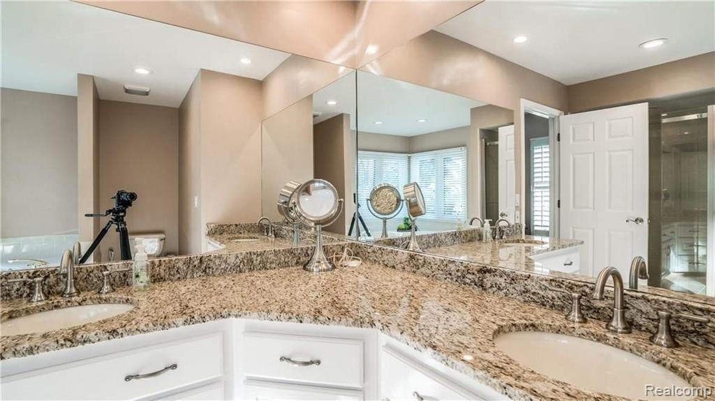 3687 Cedar Shake Drive Rochester Hills, MI 48309 - Photo 32 of 61