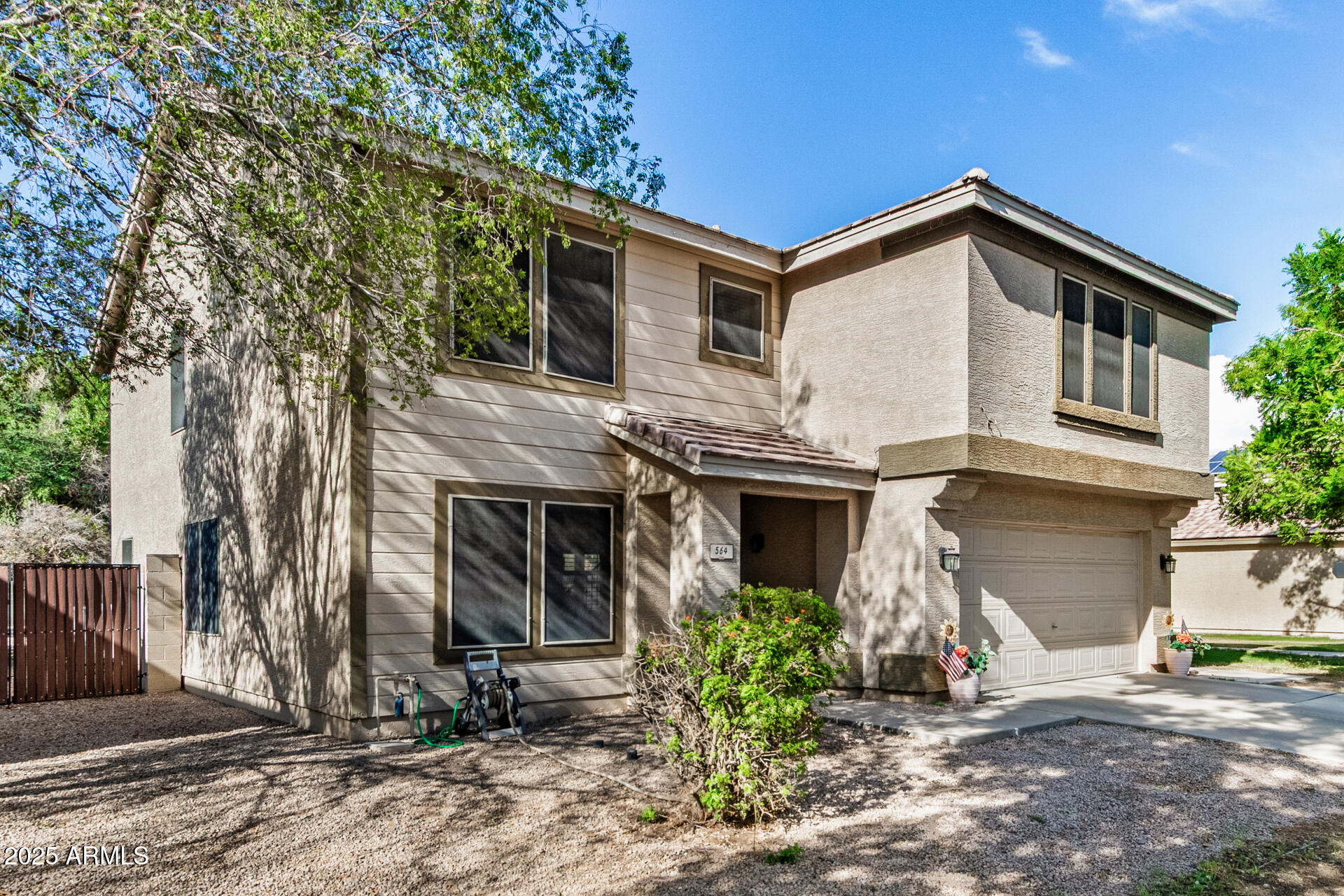 564 West Aviary Way Gilbert, AZ 85233 - Photo 4 of 29 a front view of a house with garden