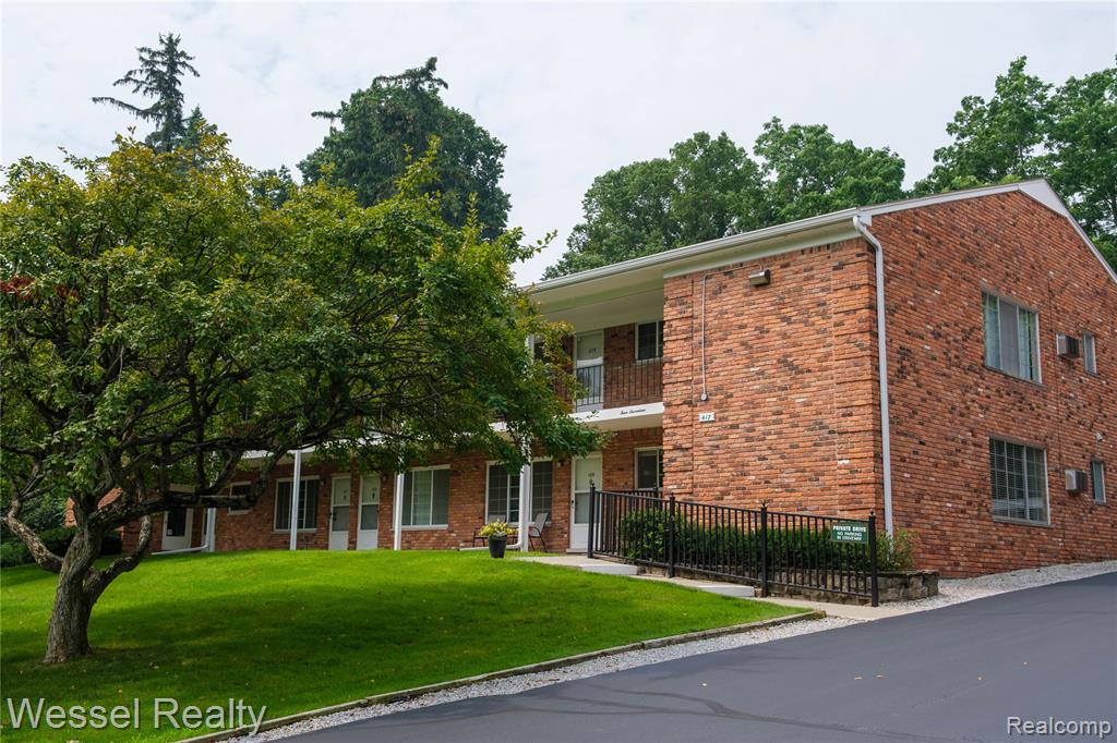 417 Prospect Street, Unit 210 Romeo, MI 48065 - Photo 3 of 23