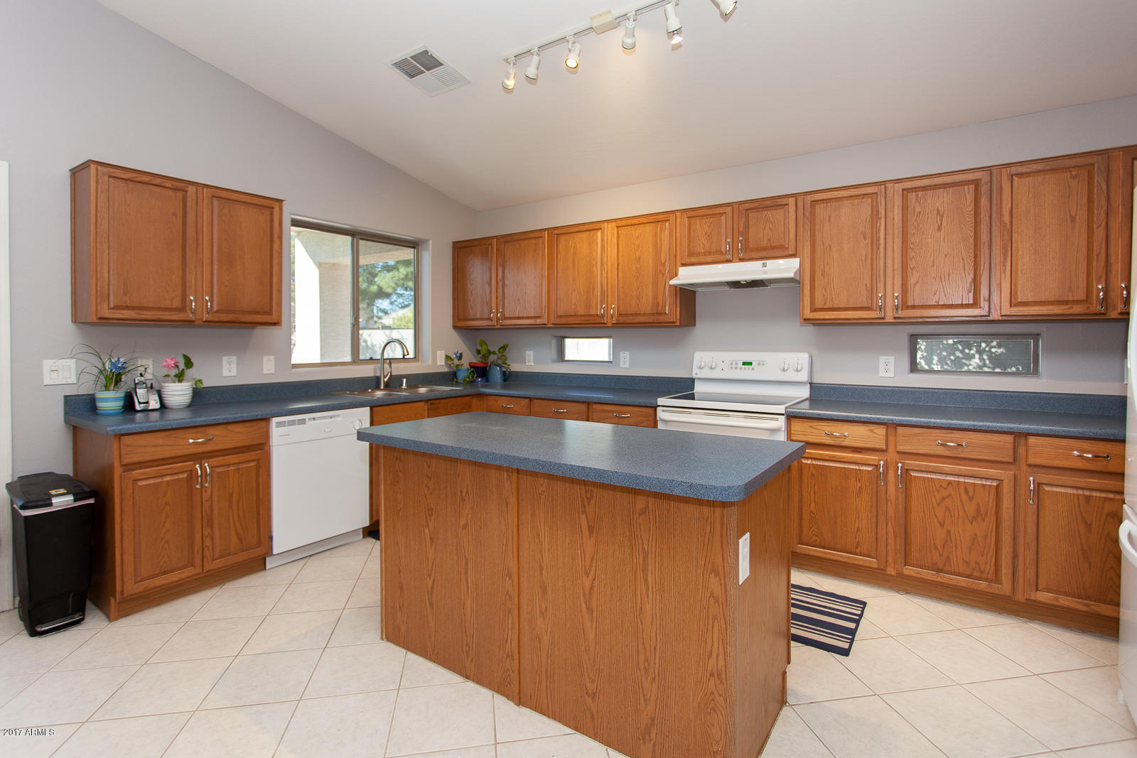 2517 West Carter Road Phoenix, AZ 85041 - Photo 9 of 29 Carter (22 of 29)