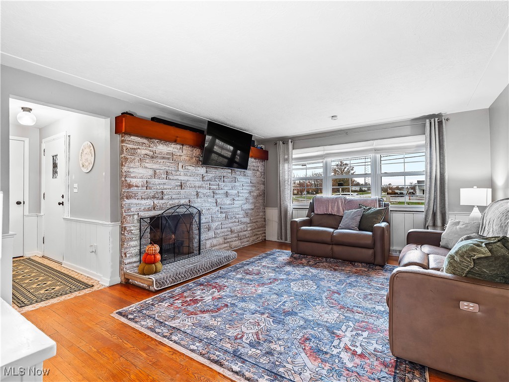 693 Avon Belden Road Avon Lake, OH 44012 - Photo 6 of 36 Living room view