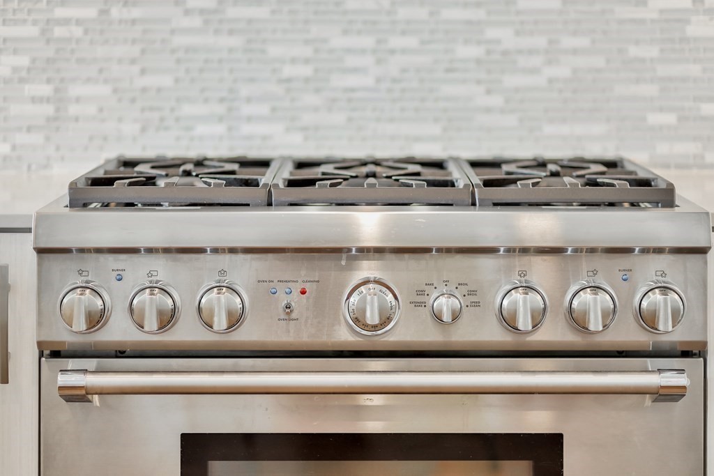 10 Shipyard Drive, Unit 510 Hingham, MA 02043 - Photo 19 of 40 a close view of stove