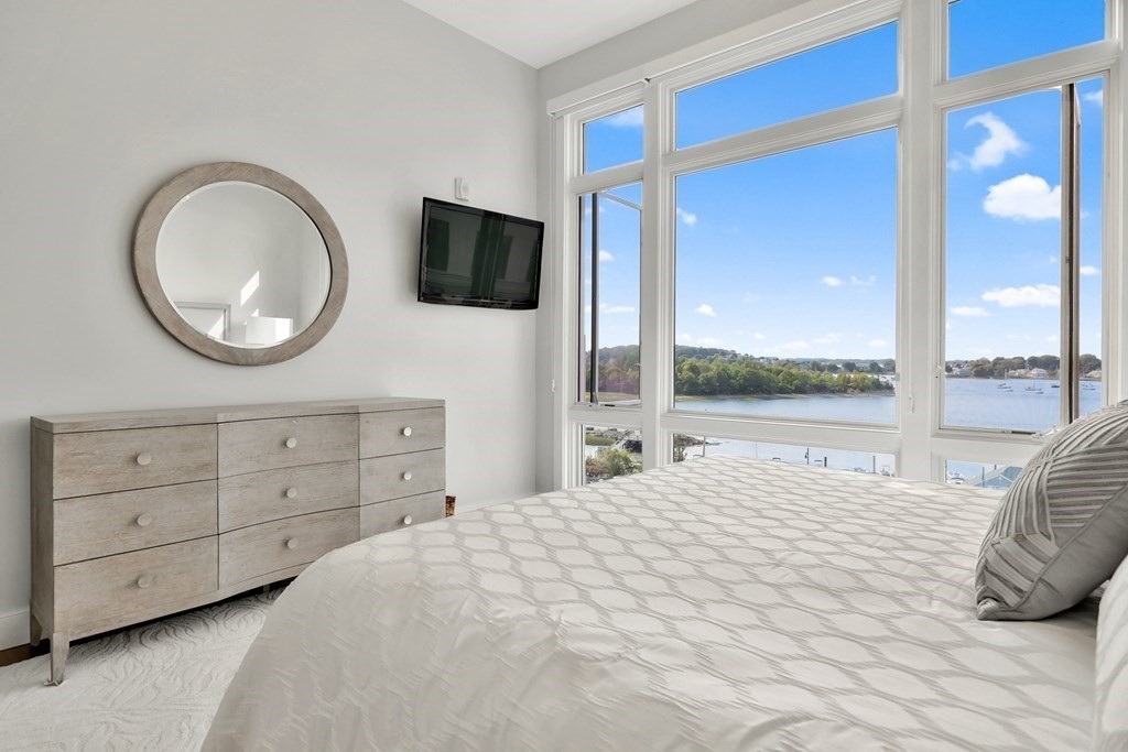 10 Shipyard Drive, Unit 510 Hingham, MA 02043 - Photo 22 of 40 a bedroom with a large bed and a large window