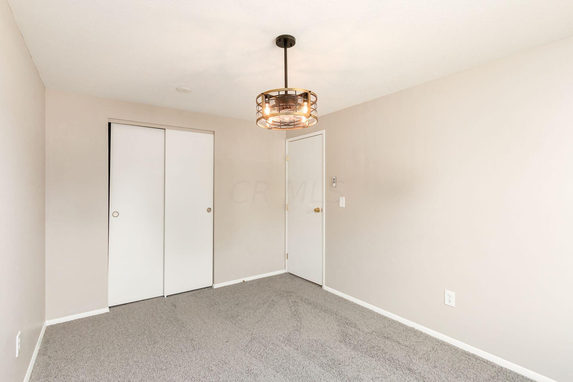 2155 Brookfield Road Columbus, OH 43229 - Photo 20 of 37 020_46f1d99a_E Brookfield-037