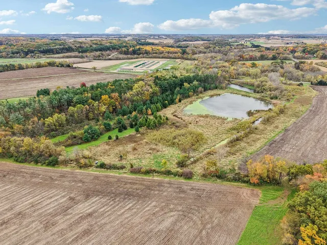 $579,750 | 206 Canal Road, Waterloo, WI 53594