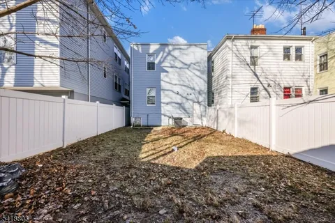 a view of back yard of the house